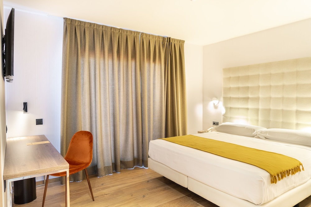 SUPERIOR, DOUBLE OR TWIN BED, TERRACE