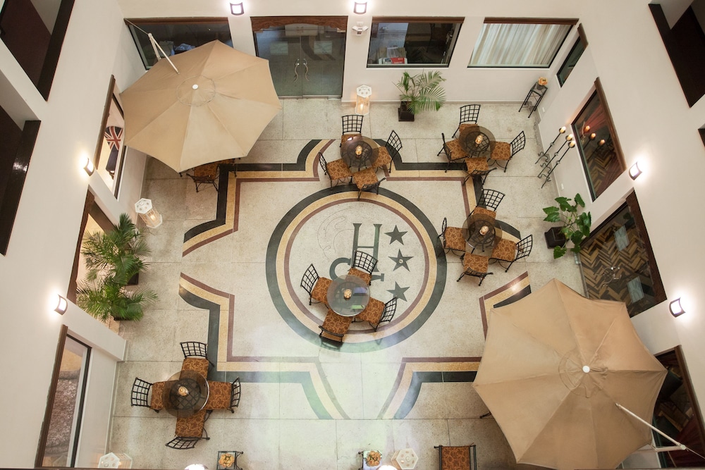 HOTEL SANTA CRUZ 7/60