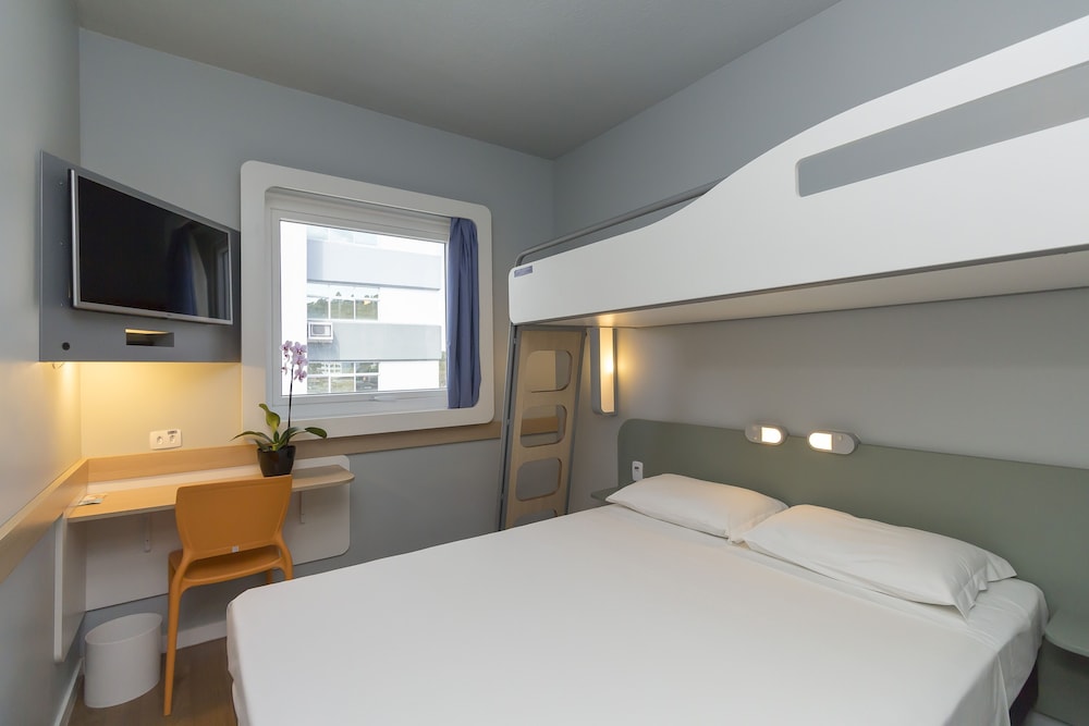 Ibis Budget Blumenau 18/68
