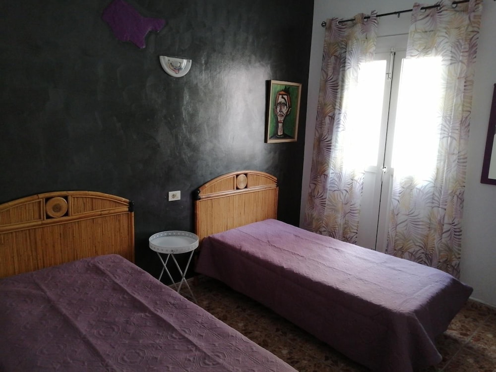 Hostal Alcaravaneras 14/43