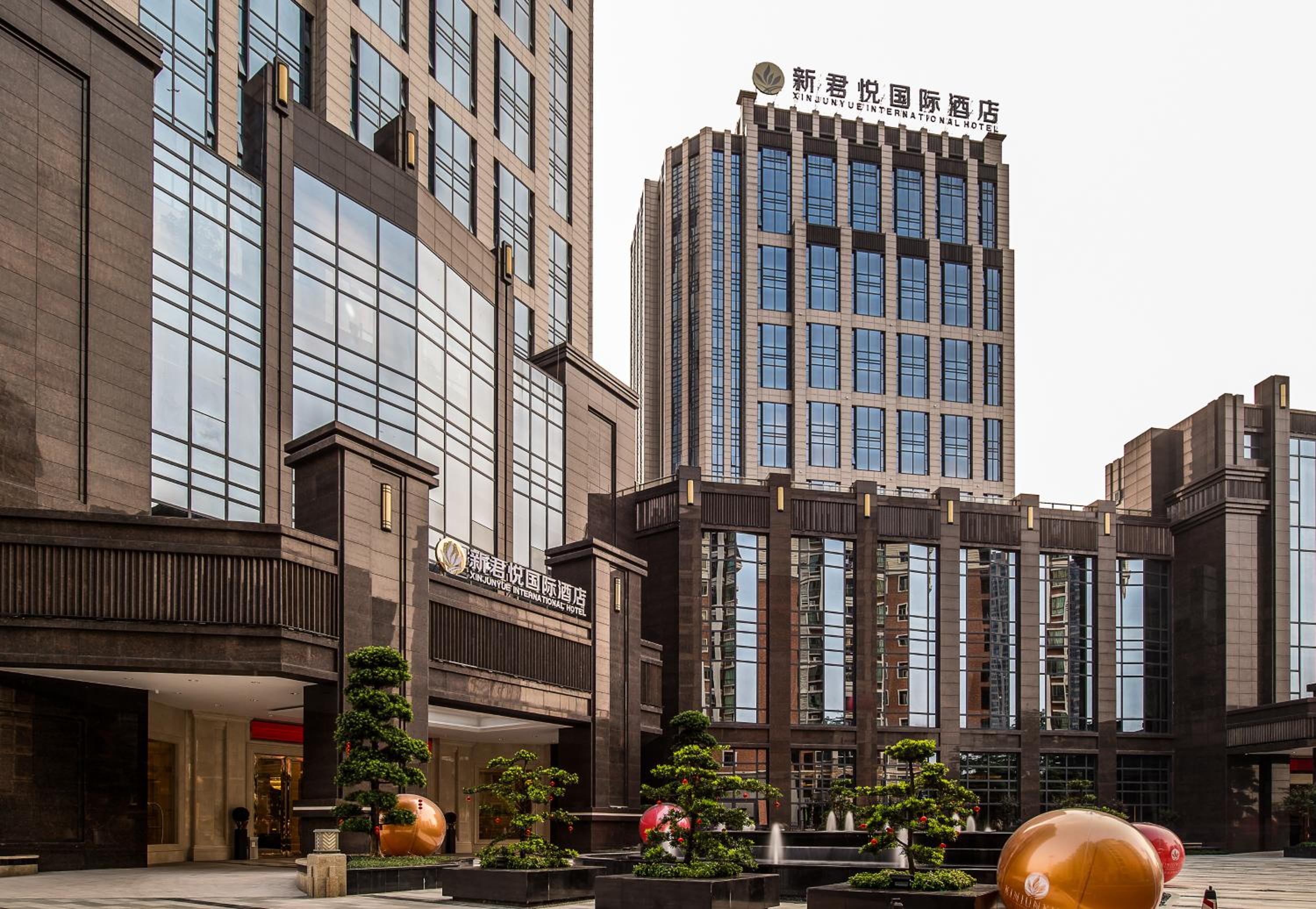 Xinjunyue Hotel 42/47