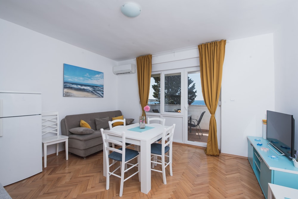 Apartments By The Sea Semy 31/38