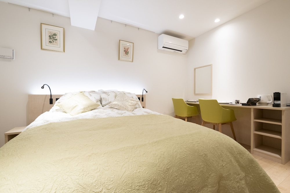 SUPERIOR, DOUBLE BED, CITY VIEW