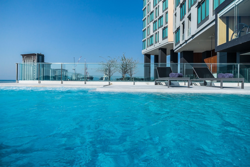 Arize Hotel Sri Racha 38/50