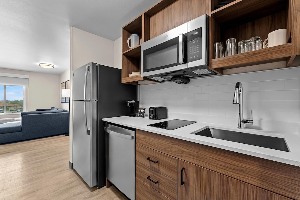 Everhome Suites Brownsville 64/66