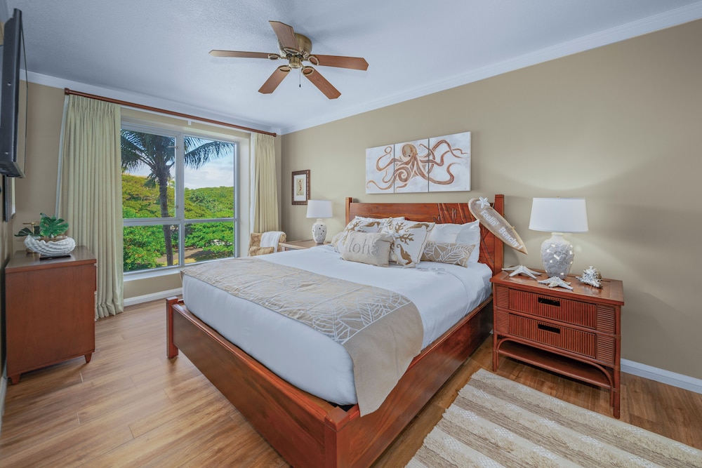 2 Bedrooms, Suite, 2 King Beds, Partial Ocean View, 2 Bathrooms, Sofa