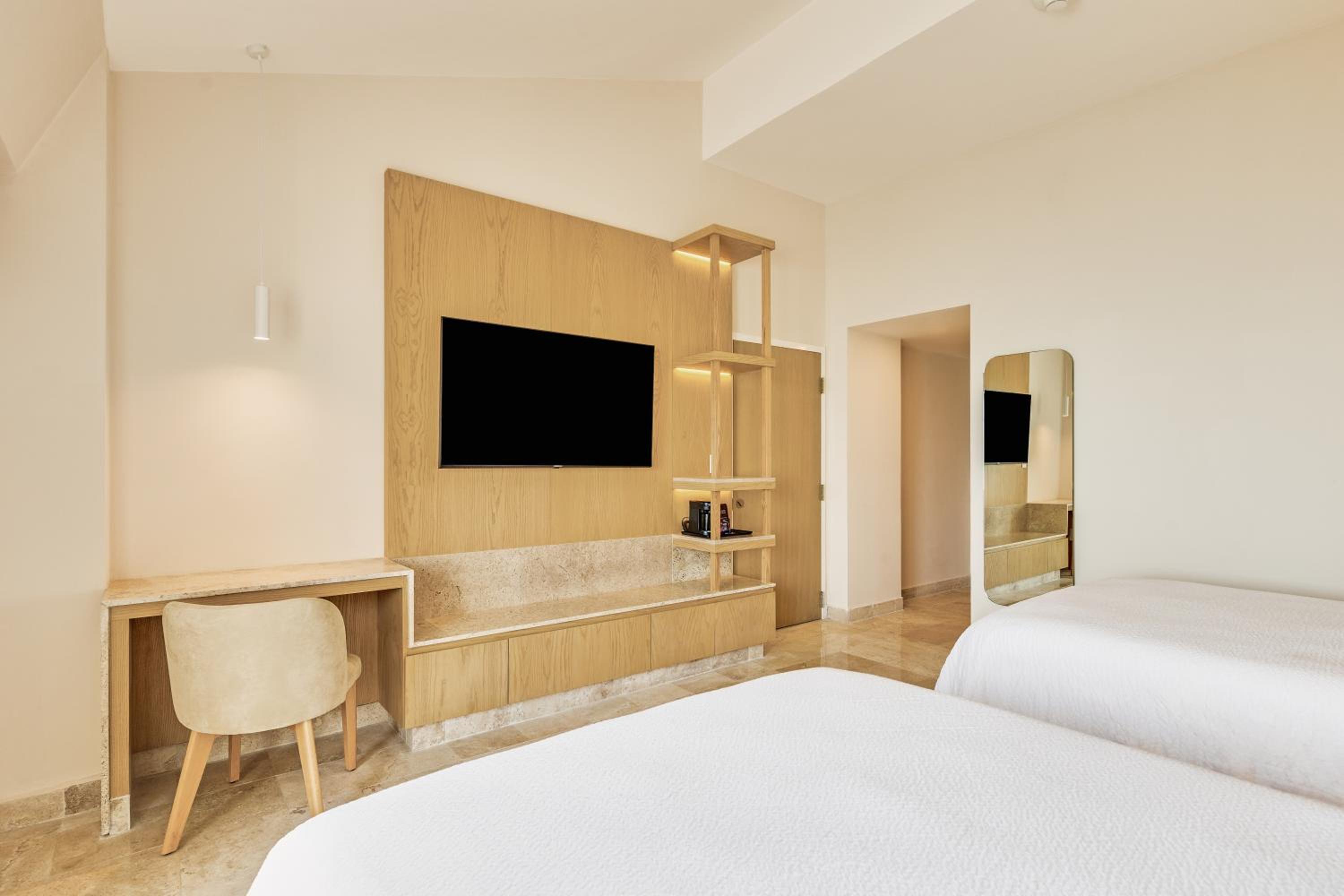 Plus, Deluxe, 2 Double Beds, with View