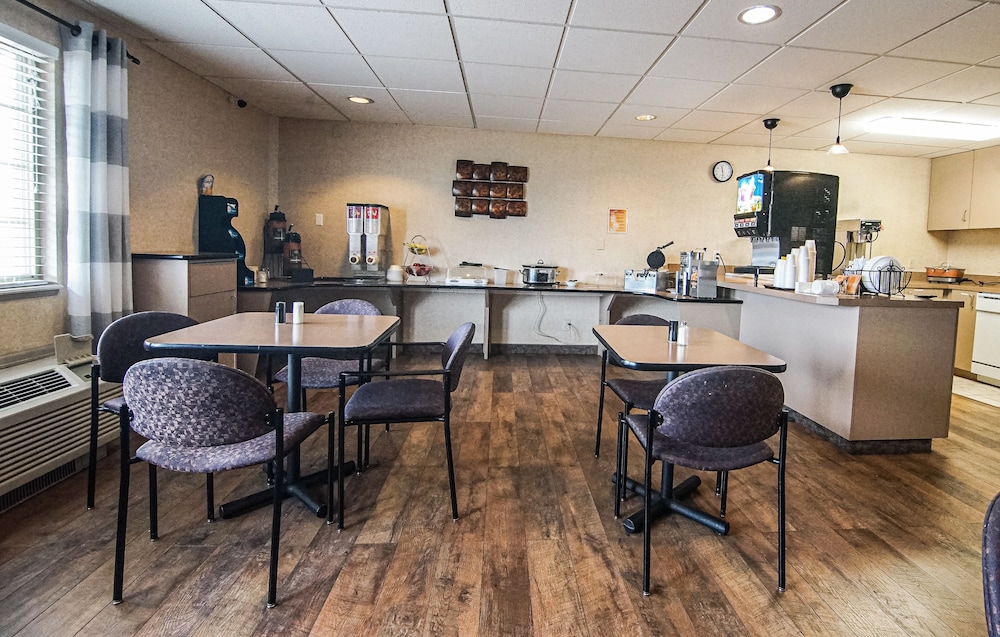 Travelodge by Wyndham Colorado Springs Airport/Peterson AFB 42/44