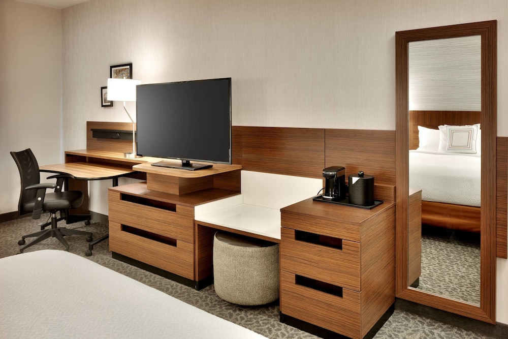 Fairfield Inn & Suites by Marriott Springfield North 29/47