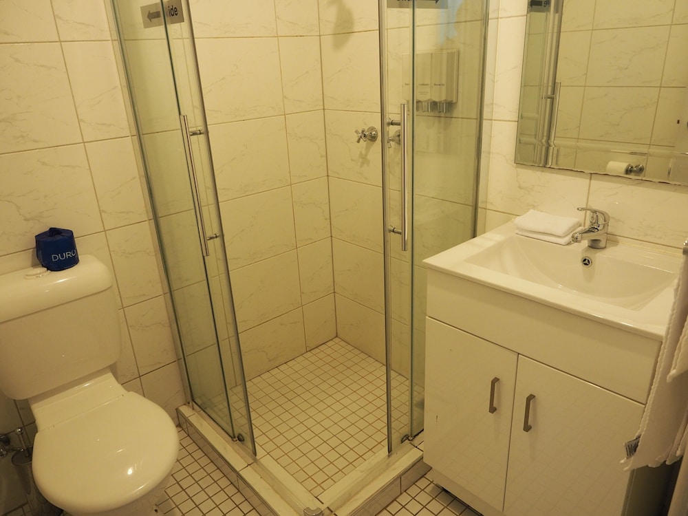 Waterfront Lodge Motel 65/70