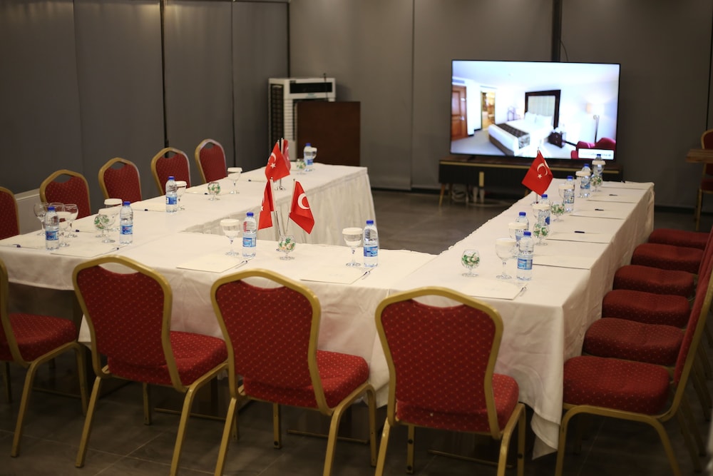 Ck Farabi Hotel 52/65