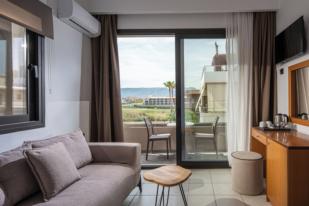 Georgias Garden by Omilos Hotels 15/50