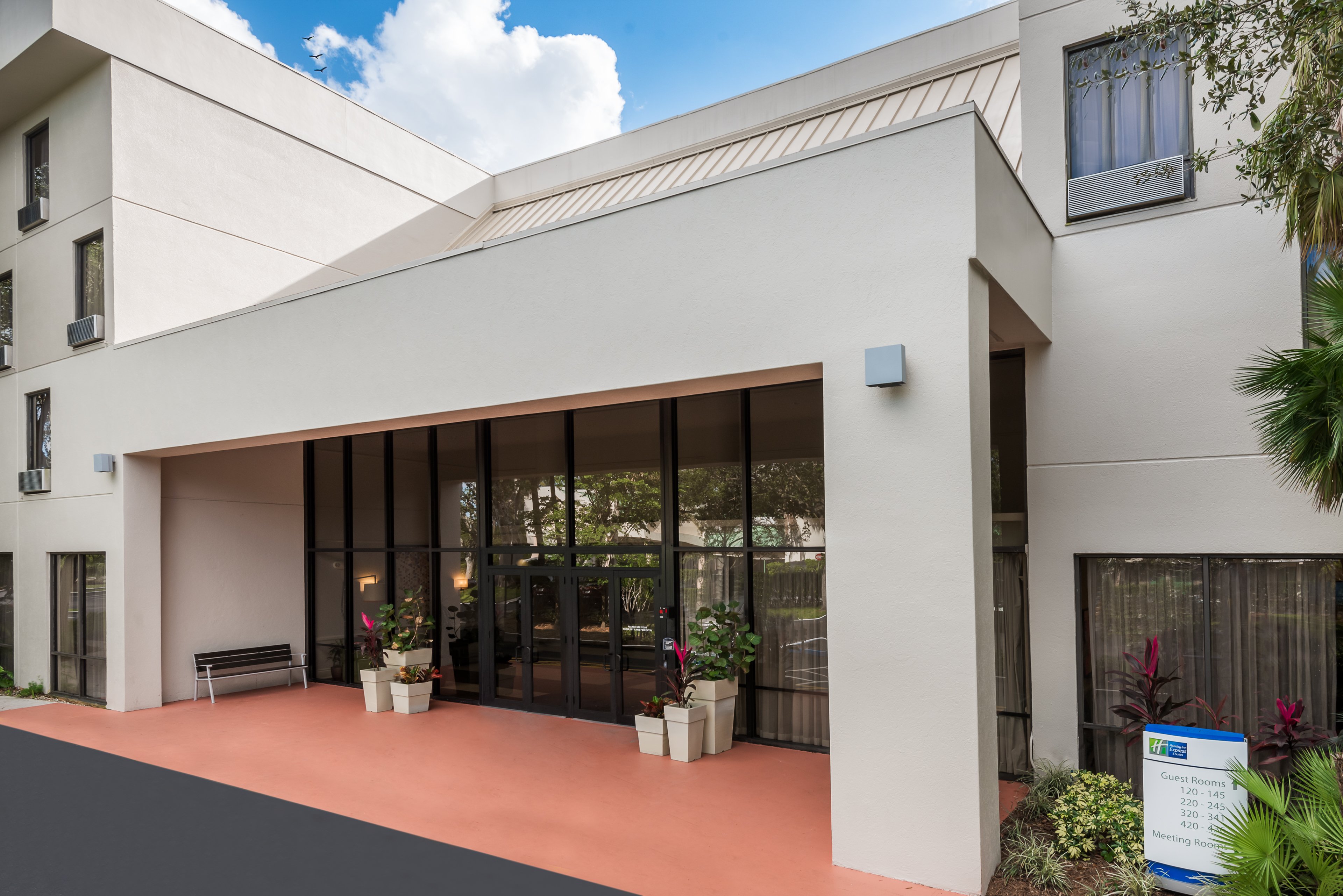 Holiday Inn Express & Suites Ft. Lauderdale-Plantation 44/50
