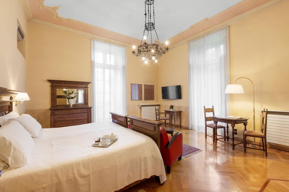 Hotel Roma E Rocca Cavour 27/82