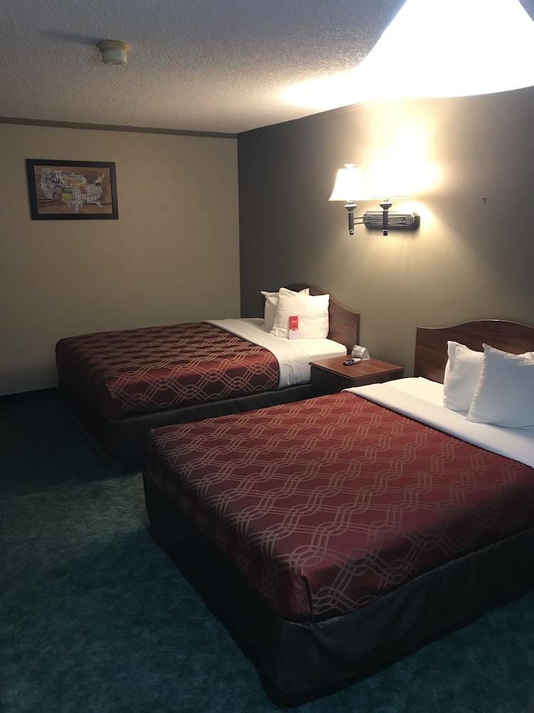 Econo Lodge Salina 12/38