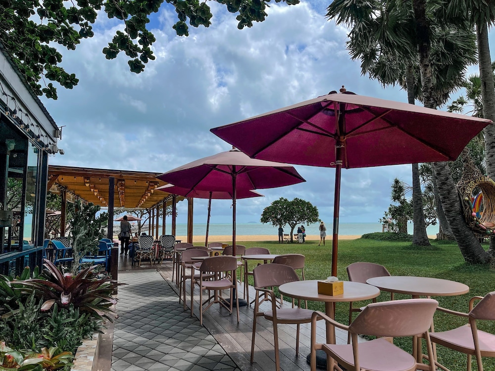 Botany Beach Resort 70/73