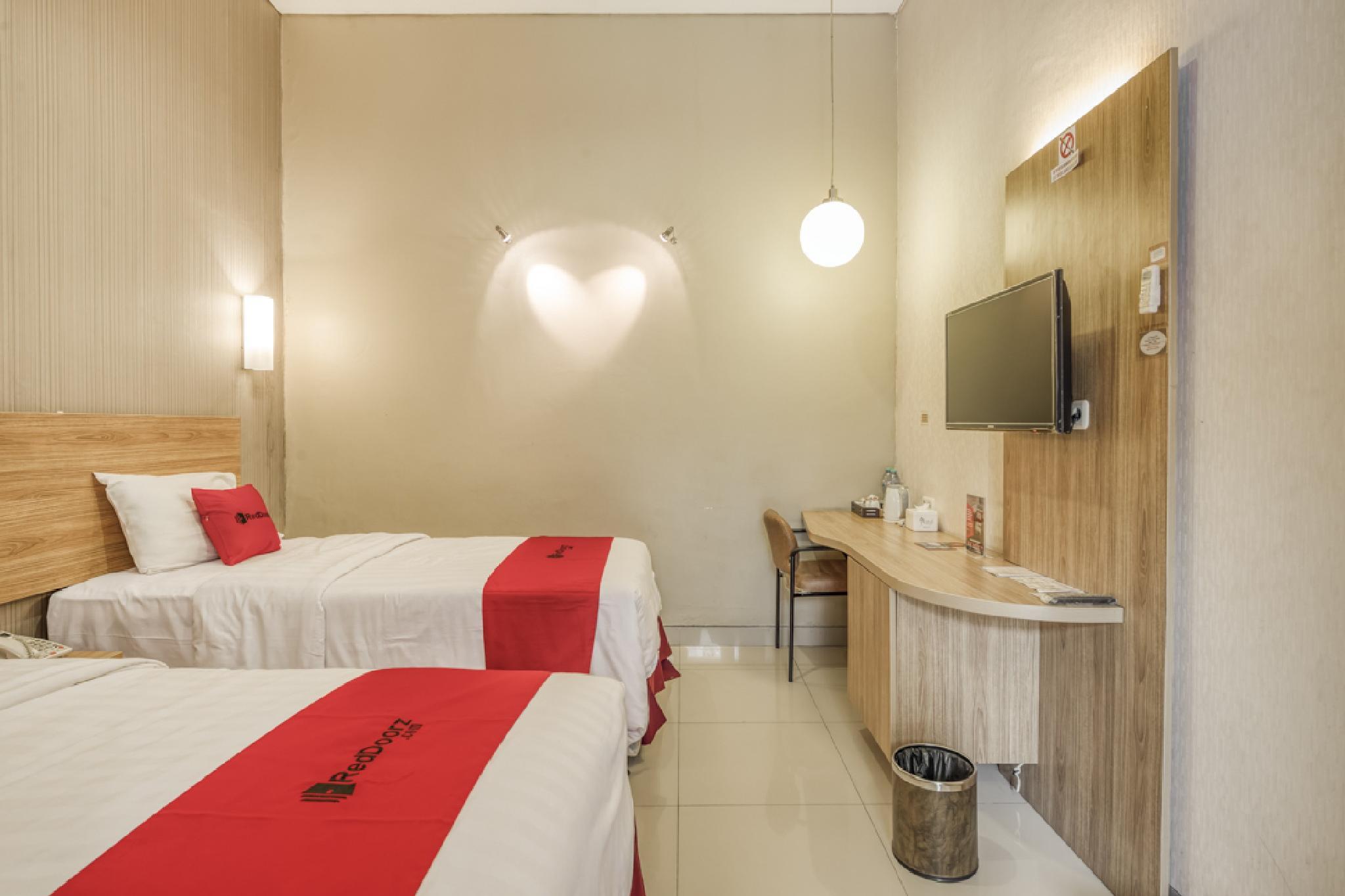 Zen Rooms Wadung Asri 20/41
