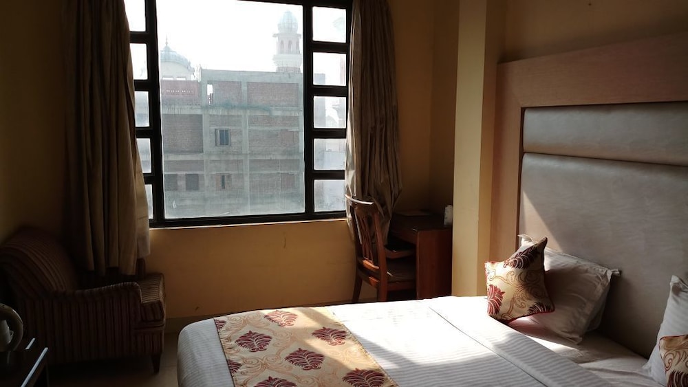 INDUS HOTEL 32/51