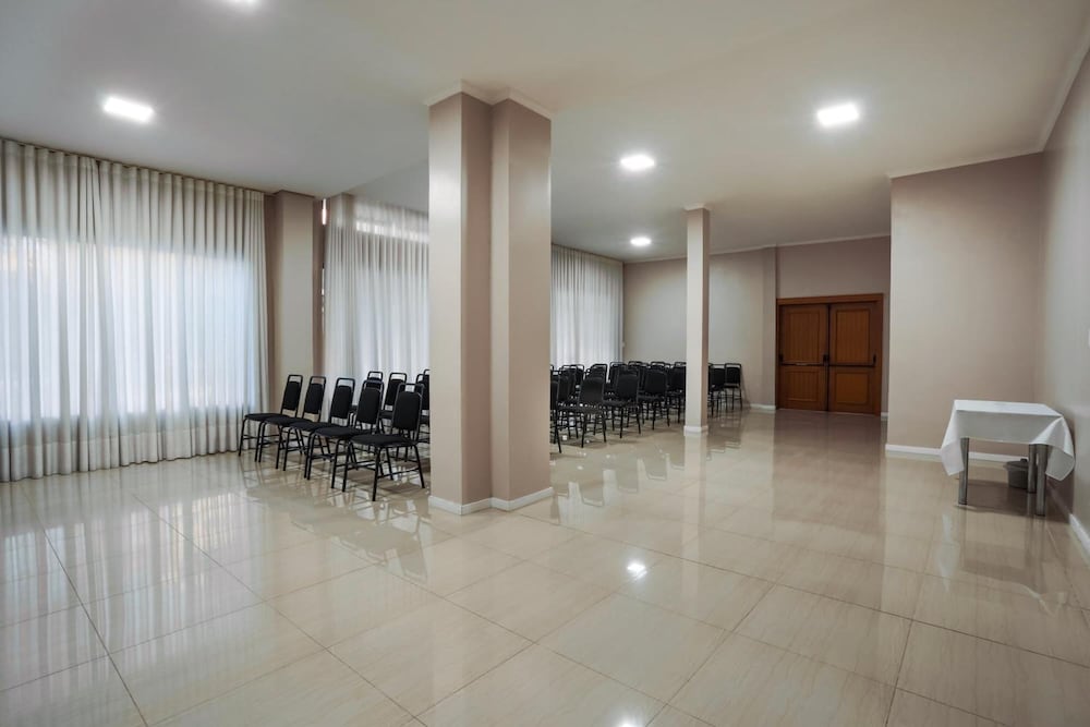 ZALLON HOTEL EXECUTIVE 32/53