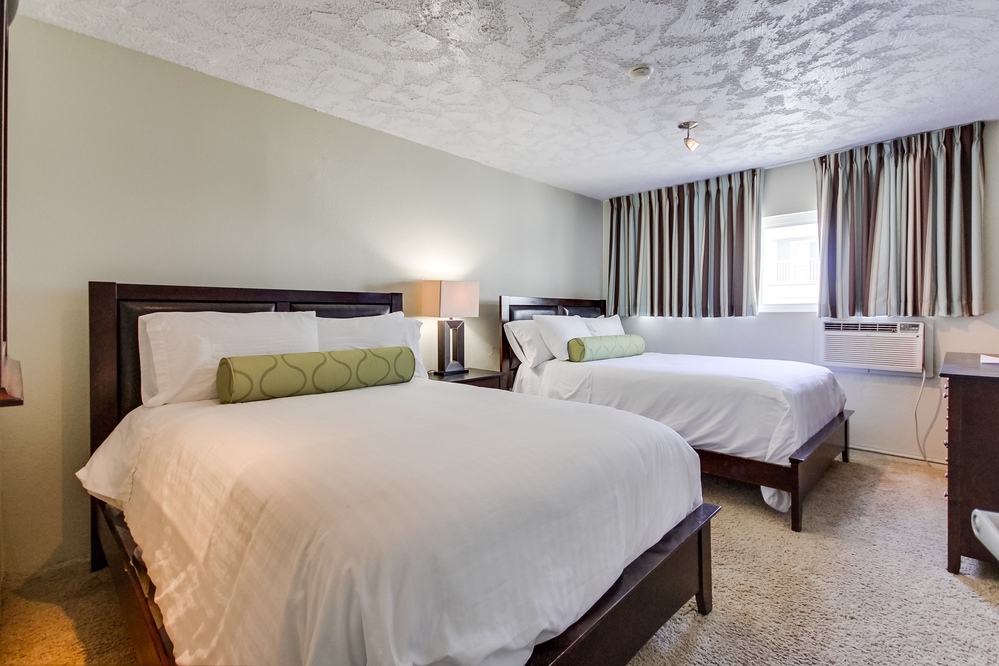 Surfer Beach Hotel 29/59