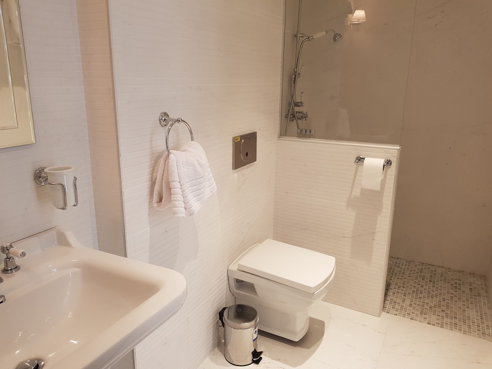 Brit Hotel Aux Sacres - Reims Centre 46/51