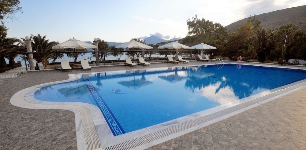Lagada Beach Hotel 43/65