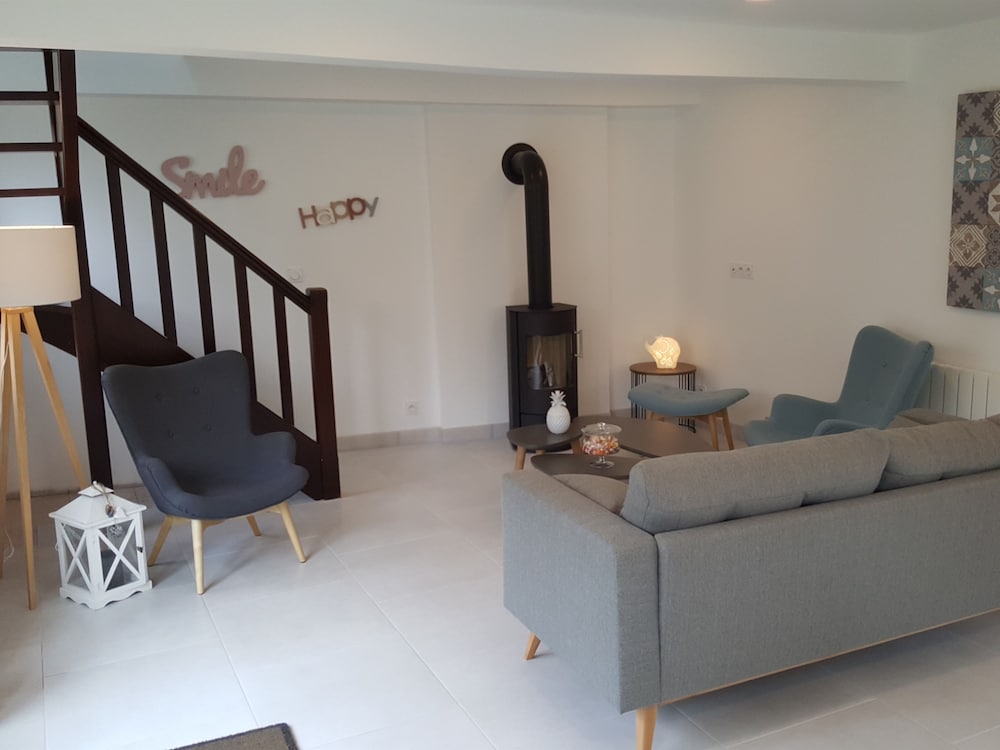 Castel Bayeux Guesthouse 23/50