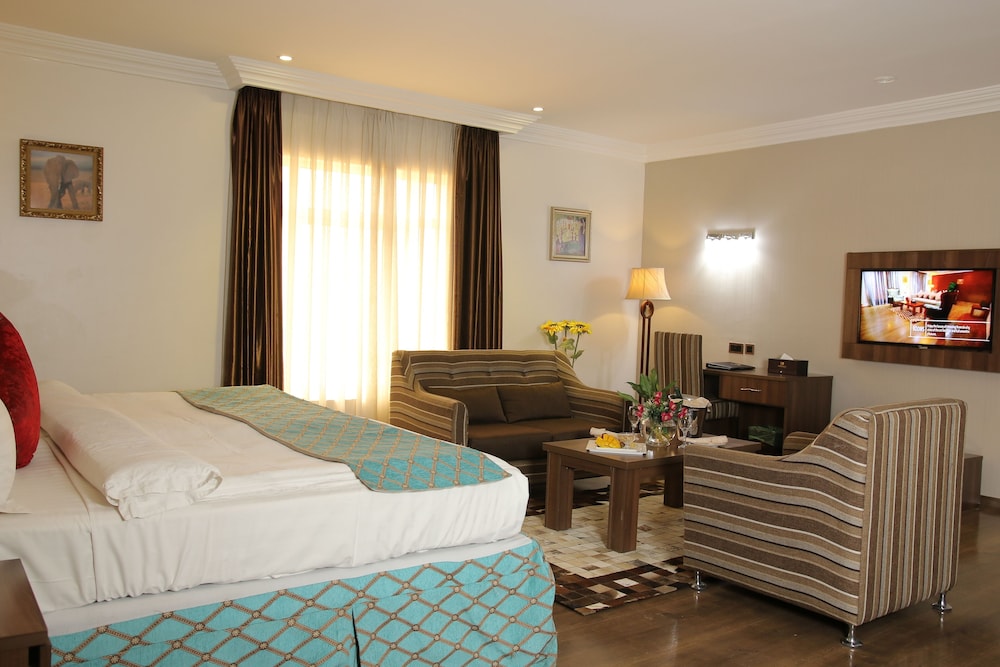Grand Pela Hotel and Suites 12/44