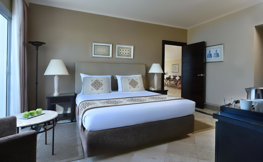 Junior Suite, Queen Bed, Sea View