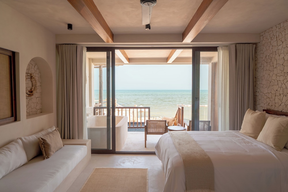 Junior Suite, Studio, King Bed, Ocean View