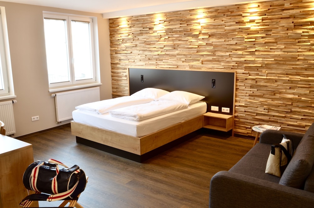 Hotel Five 12/49