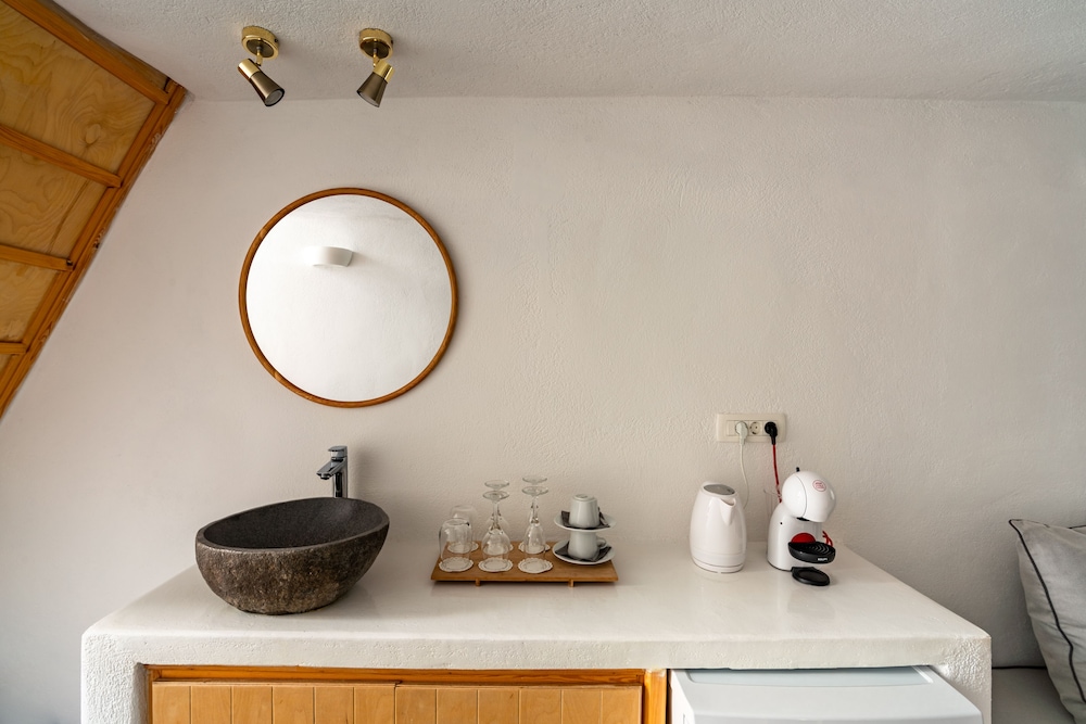 Akron Cliff Suite 47/48