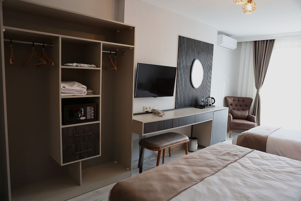 Sar-Per Suites & Hotel 18/31
