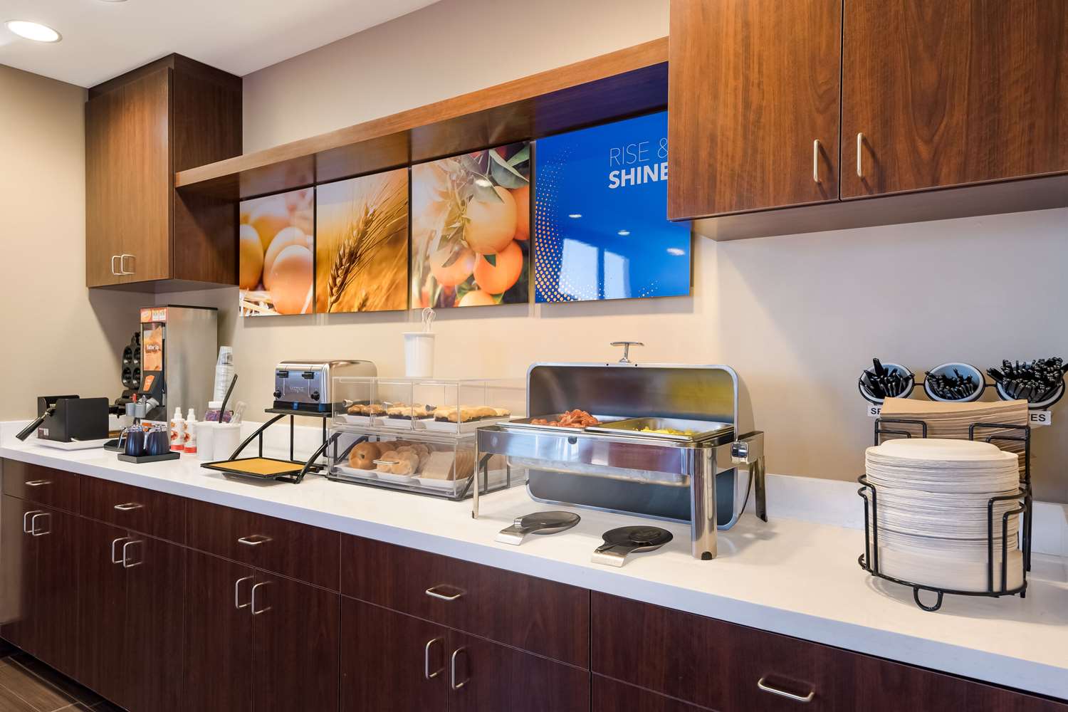 Comfort Inn and Suites Las Vegas - Nellis 17/17