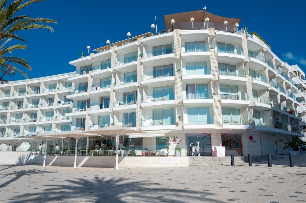 One Ibiza Suites 3/50