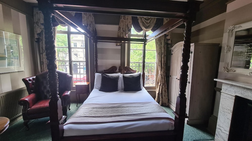 Adelaide, Double Bed