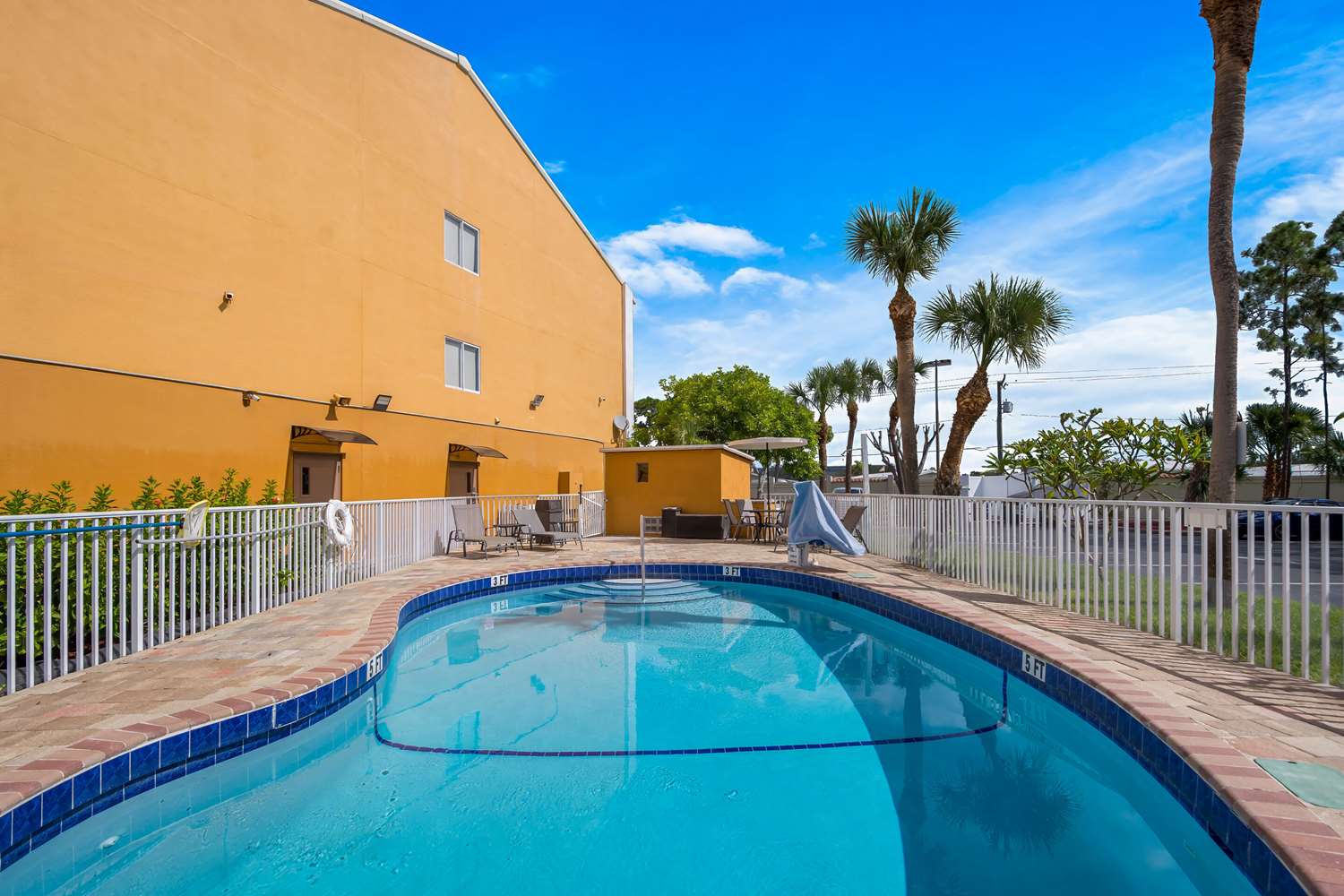 Quality Inn Sarasota I-75 10/25