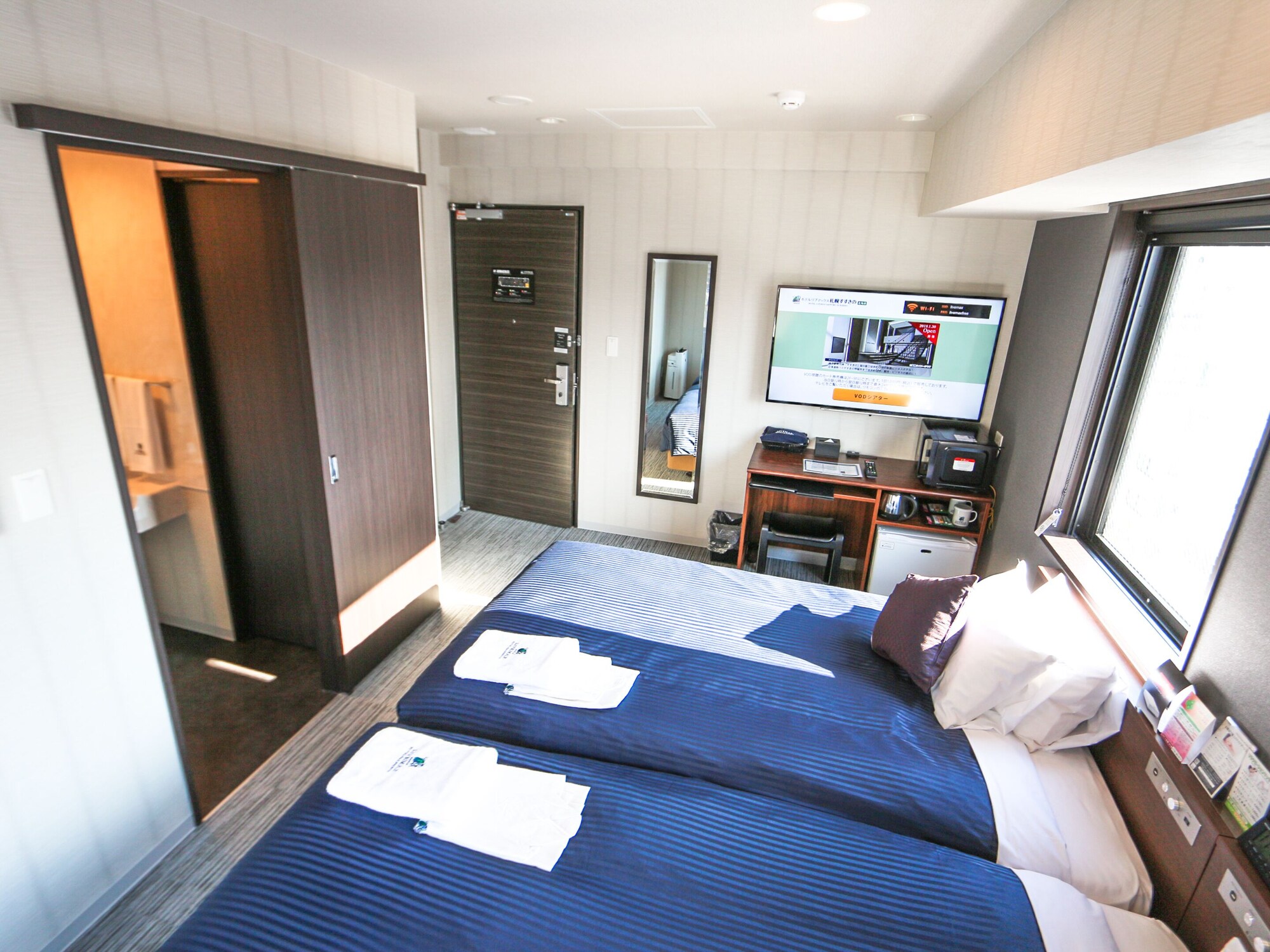 ROOM, TWIN BEDS, SMOKING