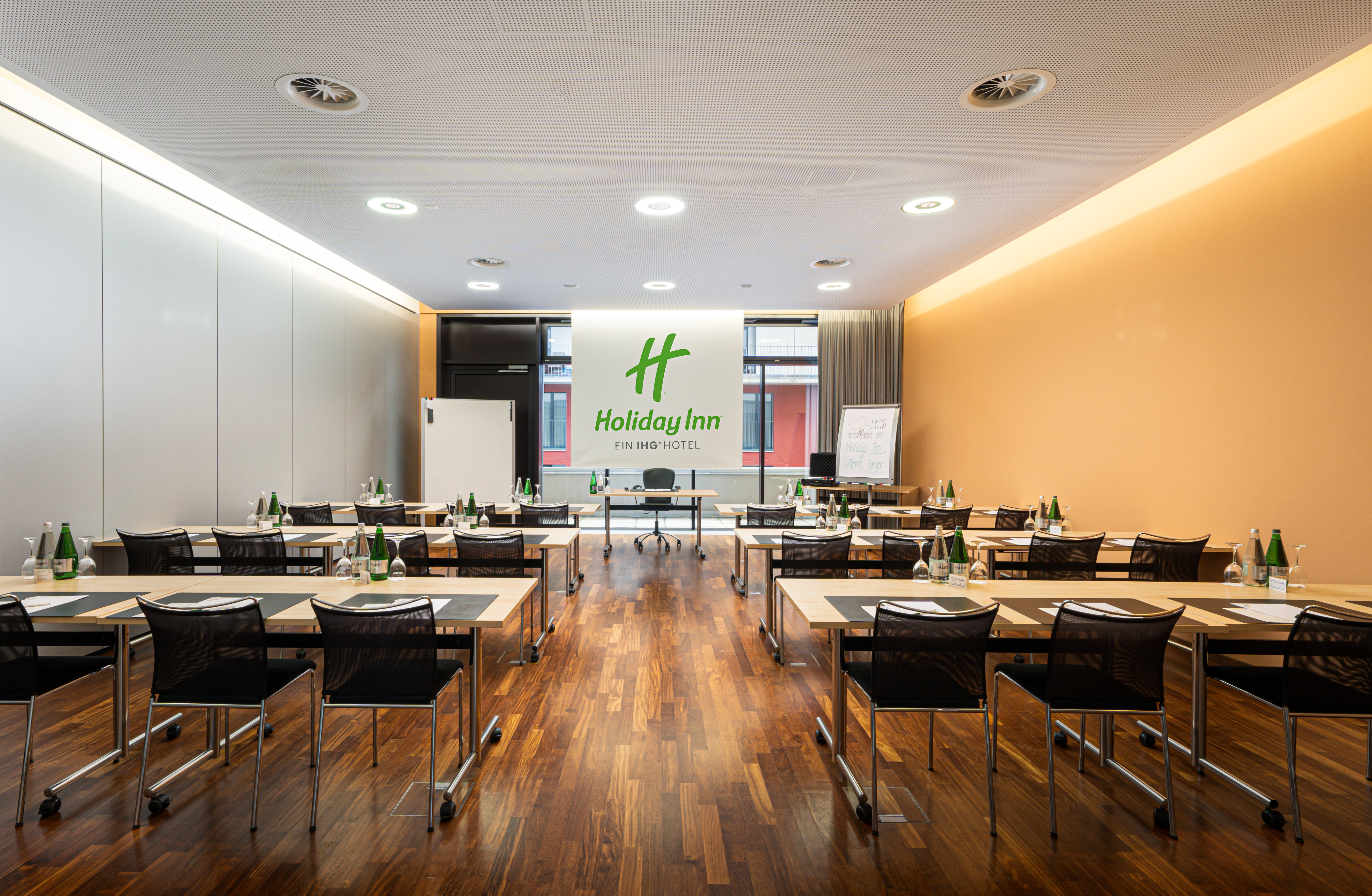 Holiday Inn Zurich Messe 67/77
