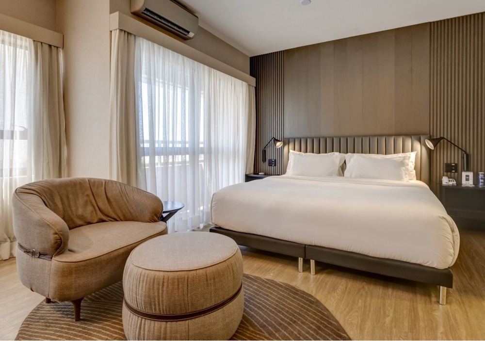 BUSINESS, KING BED
