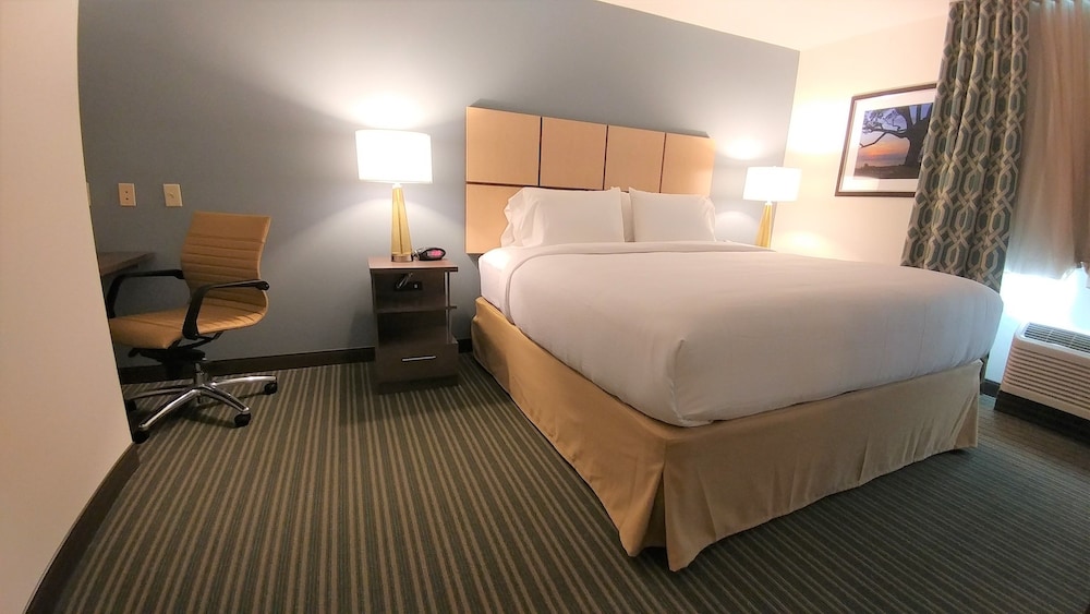 Candlewood Suites Pensacola University Area 16/58
