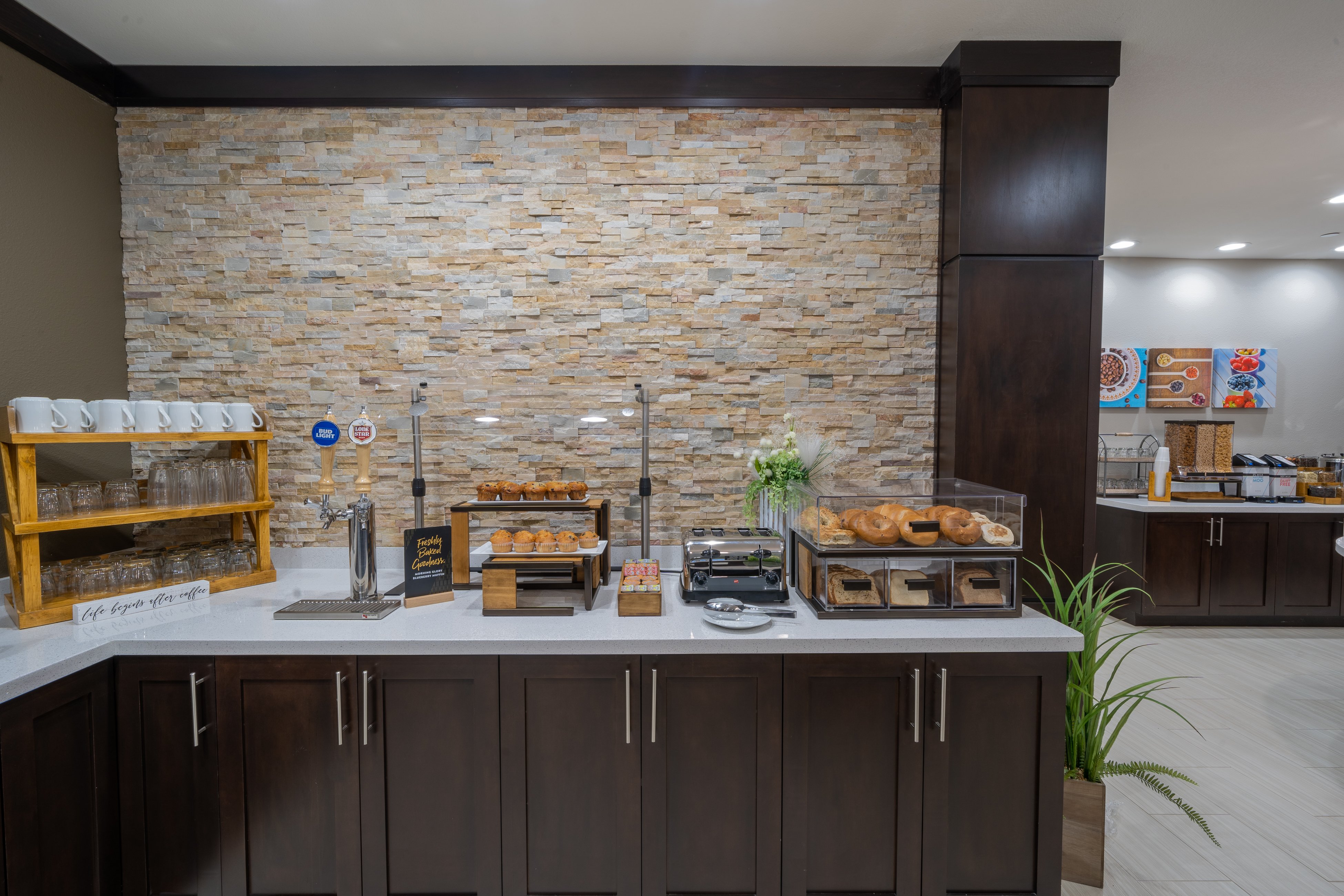 Staybridge Suites Houston East - Baytown 8/76