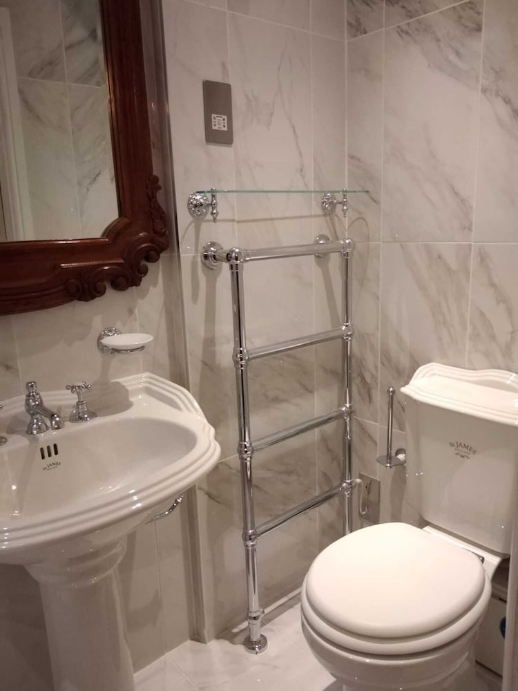 Plas Dinas Country House 44/50