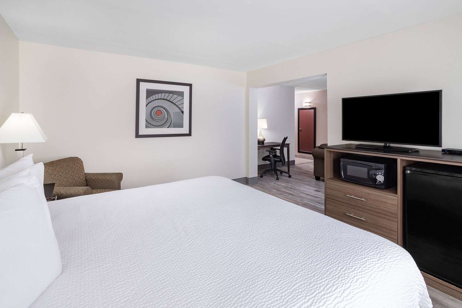 Ramada By Wyndham Hendersonville 2/22