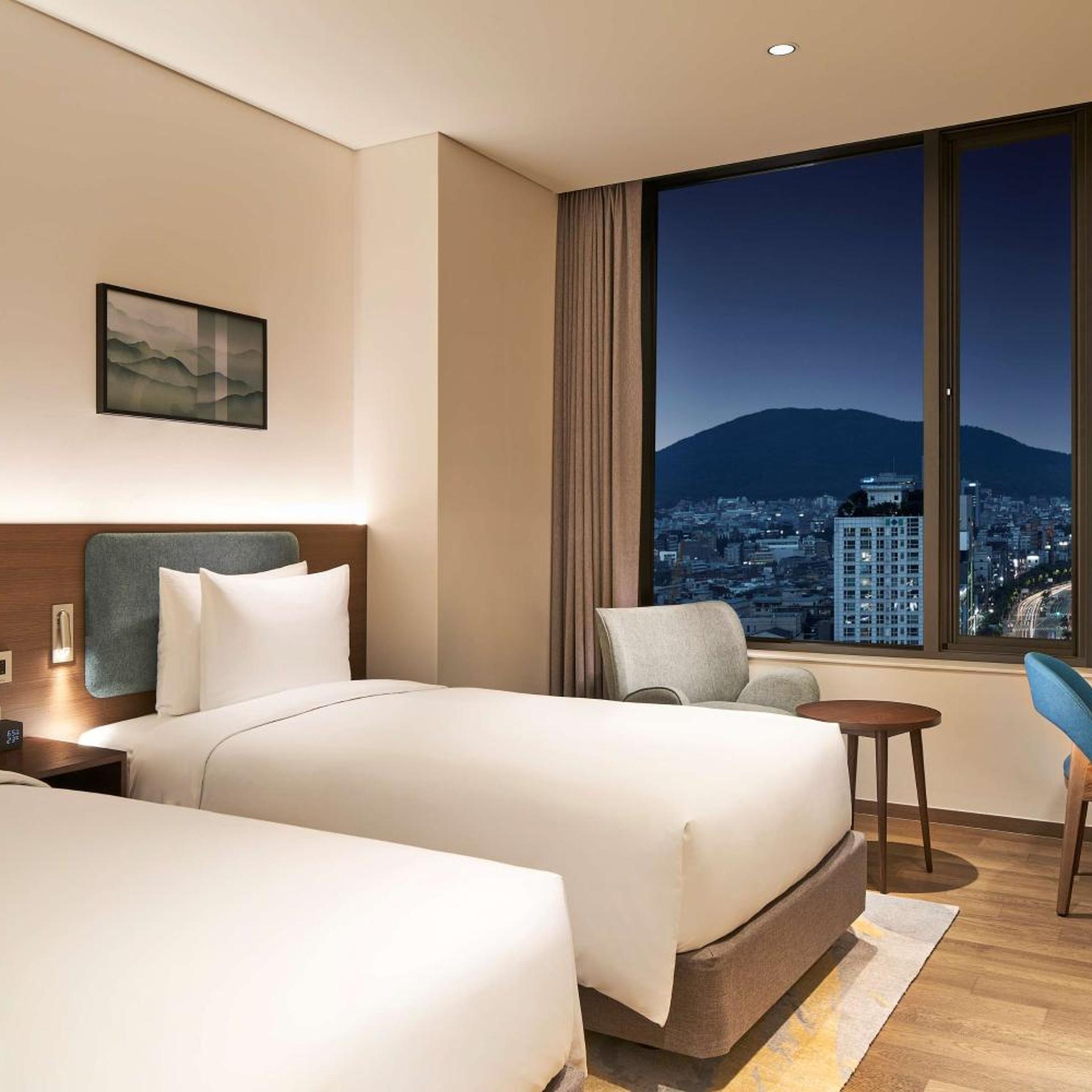 GUEST ROOM, TWIN BEDS