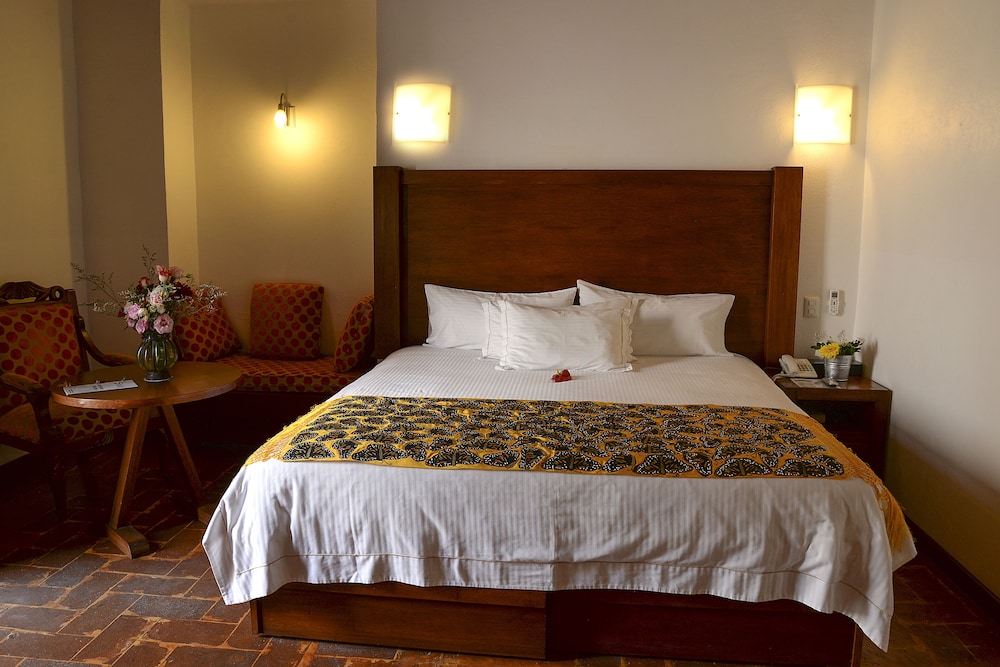 EL SERAFIN HOTEL BOUTIQUE 32/80