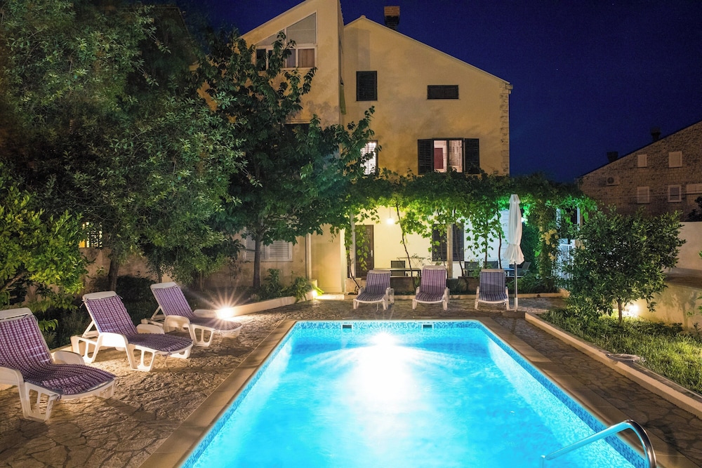 APARTMENTS VILLA ROZA 65/67