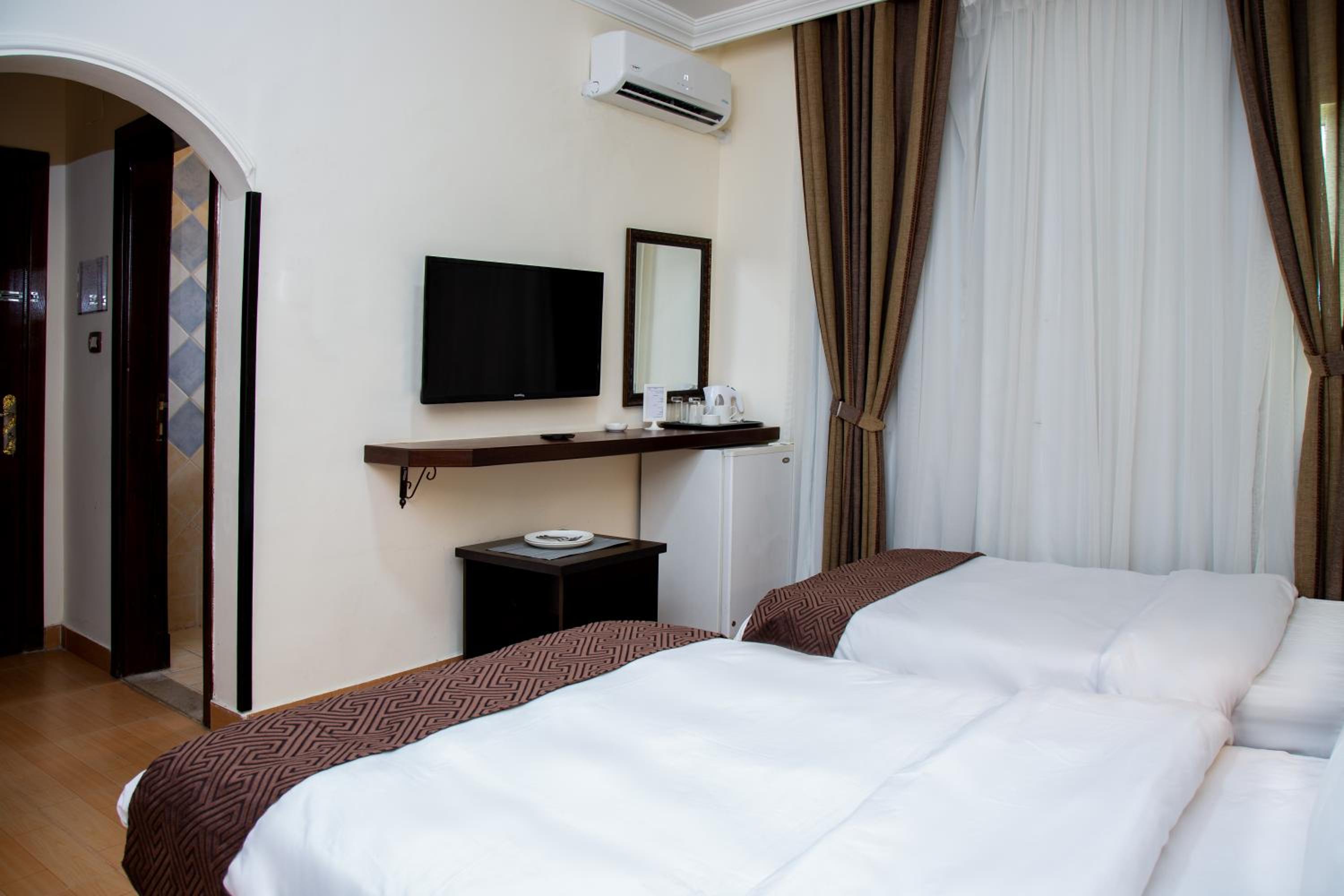 Standard, Twin Beds