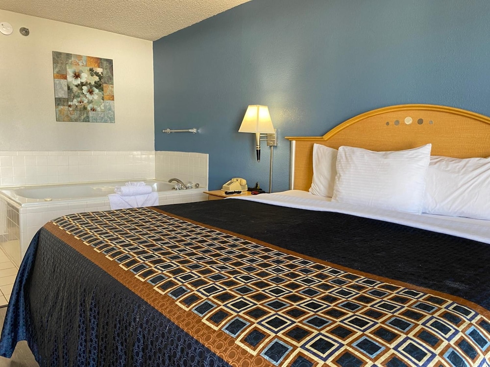 Econo Lodge Branson Theater District 13/40