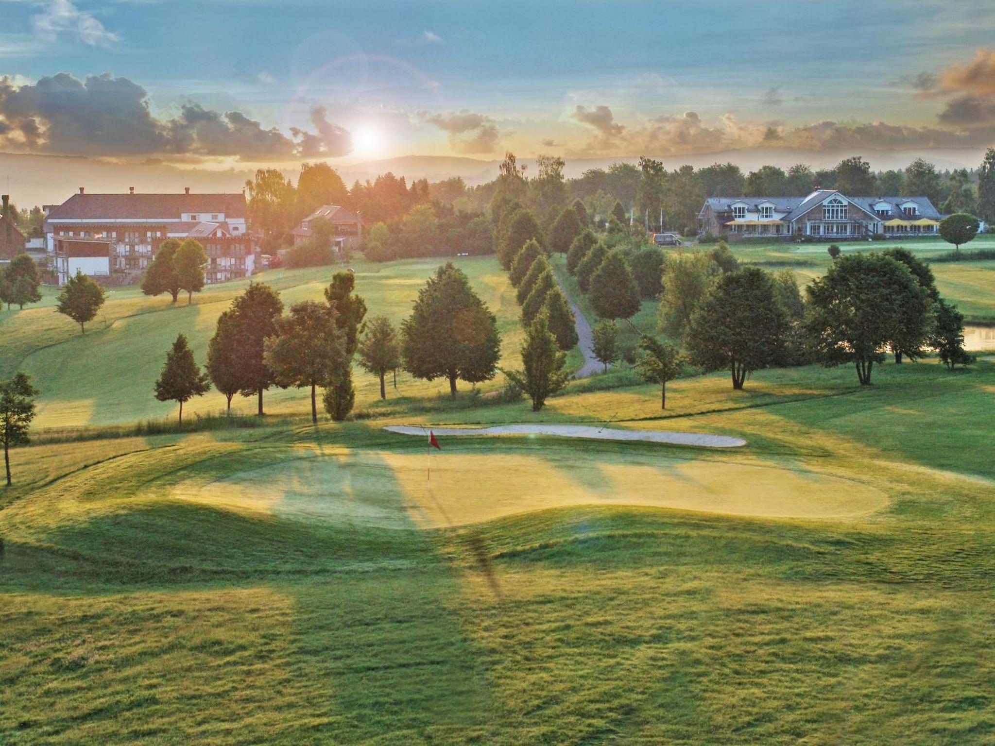 Gut Heckenhof Hotel & Golfresort an der Sieg GmbH & Co. KG 46/50